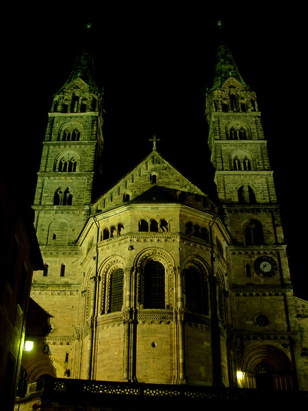 012814 Bamberg Dom nachts