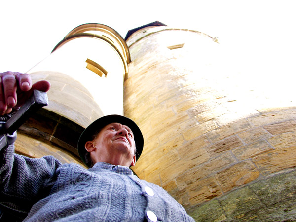 0272Er bewacht seit Jahrzenten den Turm der Altenburg