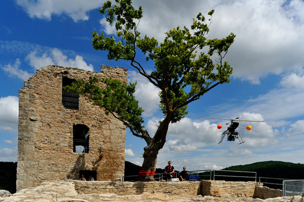 039581 Ruine Neidek mir Restauratorenteam und neuster Technik