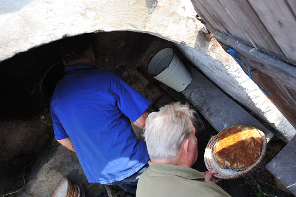 0505161 Über 300Jahre alter Brotofen in Pottenstein