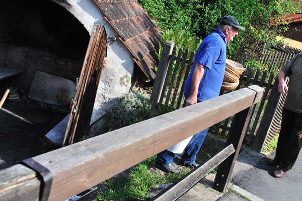 0513169 Über 300Jahre alter Brotofen in Pottenstein