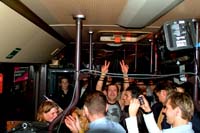 0218Bamberg jugendliche Feiern im Bus 1