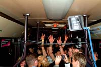 0219Bamberg jugendliche Feiern im Bus 2