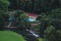 0335102 Waldschwimmbad von der Streitburg aus