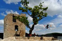 039581 Ruine Neidek mir Restauratorenteam und neuster Technik